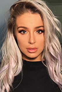 タナ・モジョ(Tana Mongeau)