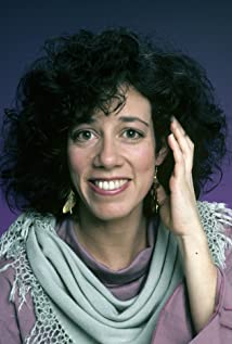 アリスビーズレー(Allyce Beasley)