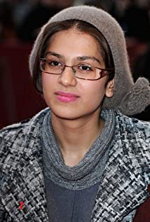 サリナ・ファルディ(Sarina Farhadi)